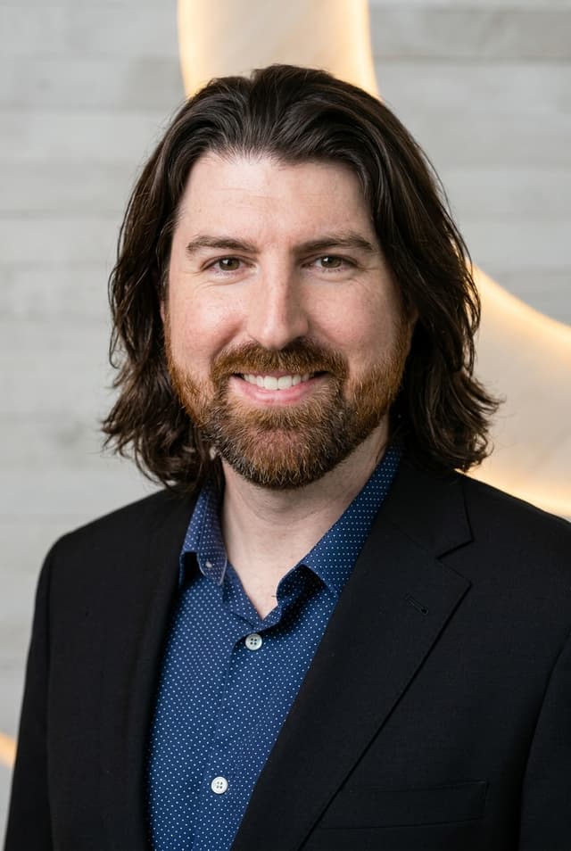 Portrait of Derek Bickmore